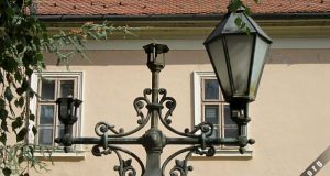 Novine u krađama mobilijara, nestali fenjeri sa kandelabera