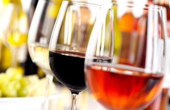 Риђички виноградари изнели младо вино